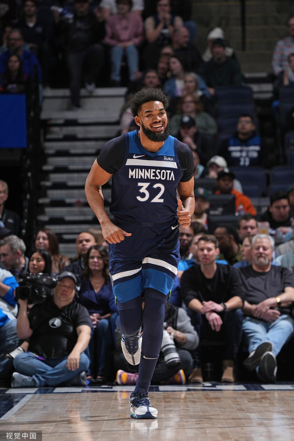 脚凭借在中 脚凭借在中