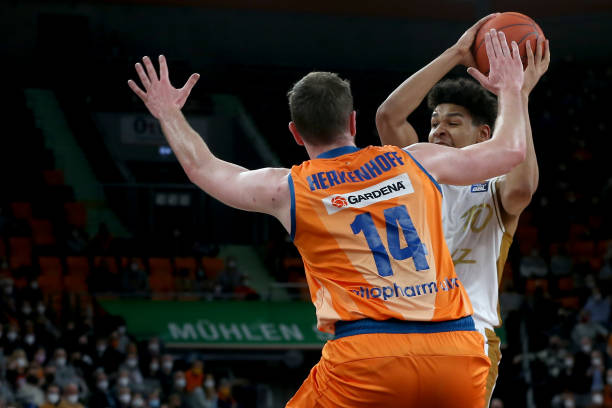 同样是在赛 同样是在赛