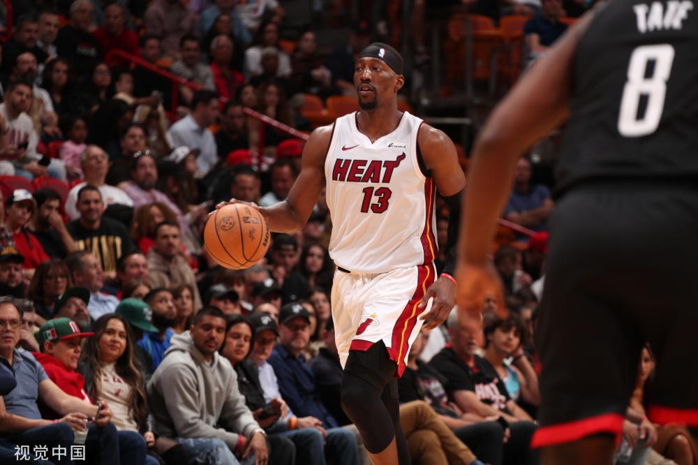 以其杰出的 以其杰出的